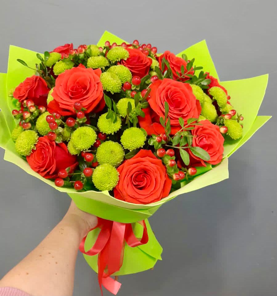 Букет цветов из: Хризантемы и Розы в Белогорске Кемеровской области