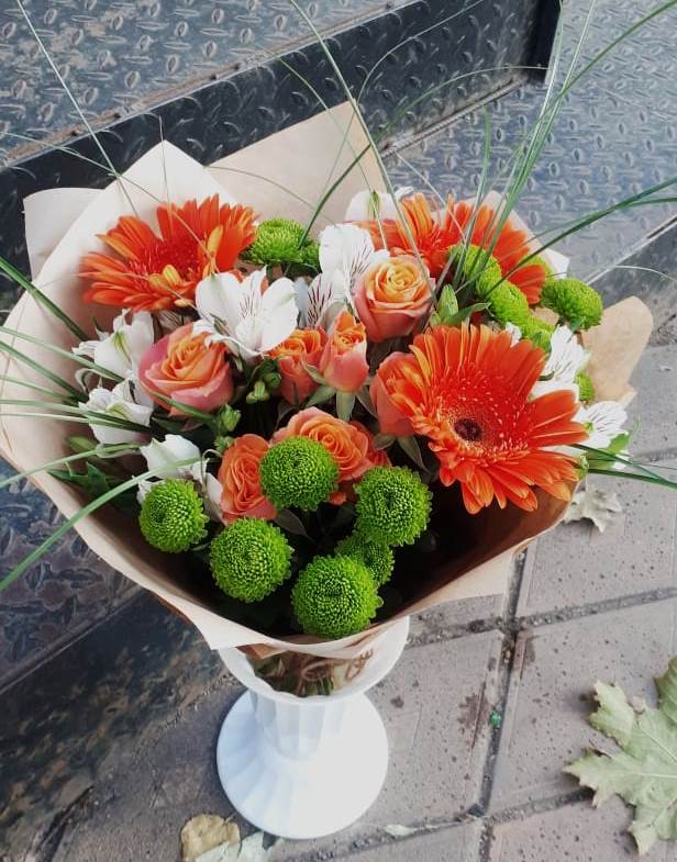 Букет цветов из: Герберы, Хризантемы, Альстромерии и Розы в Белогорске Кемеровской области