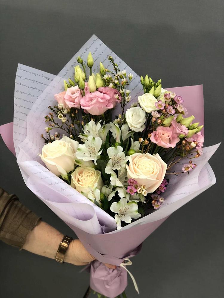 Букет цветов из: Альстромерии, Розы и Лизиантусы в Белогорске Кемеровской области