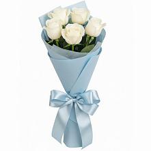 Букет 5 Белых роз Проуд в Белогорске Кемеровской области