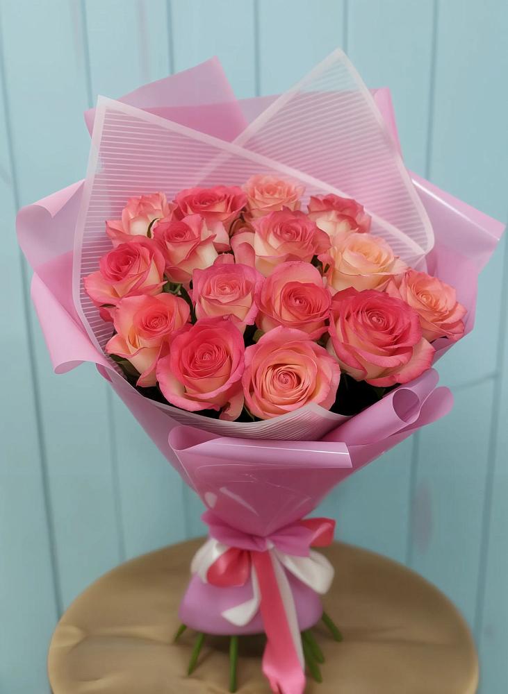 Букет 15 Розовых роз Равель в Белогорске Кемеровской области