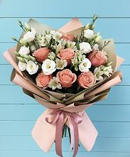 Букет цветов из:  Розы, Альстромерии и Лизиантусы в Белогорске Кемеровской области