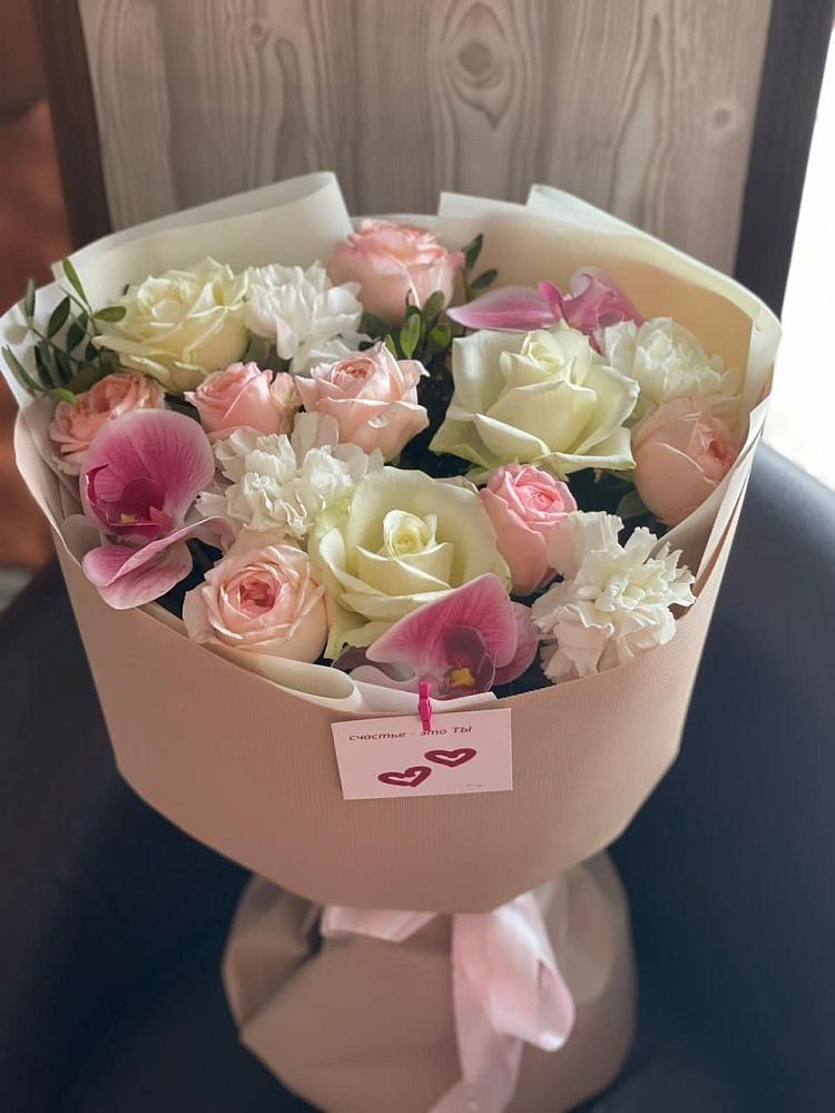 Букет цветов из: Орхидеи, Розы и Гвоздики в Белогорске Кемеровской области