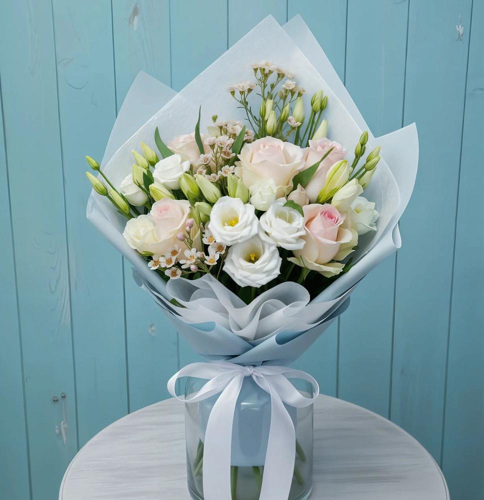 Букет цветов из: Розы и Лизиантусы в Белогорске Кемеровской области