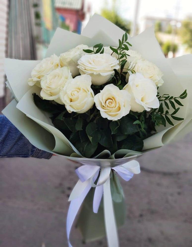 Букет Белые розы Проуд в Белогорске Кемеровской области