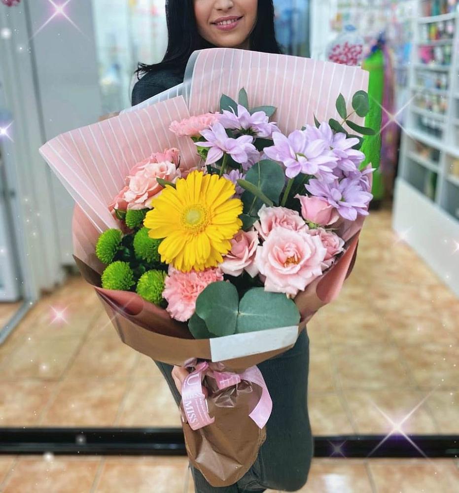 Букет цветов из: Герберы, Хризантемы, Розы и Гвоздики в Белогорске Кемеровской области