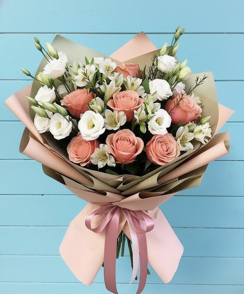 Букет цветов из: Розы, Альстромерии и Лизиантусы в Белогорске Кемеровской области