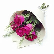 Букет цветов из:  Розы в Белогорске Кемеровской области