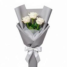 Букет 3 белые розы в Белогорске Кемеровской области