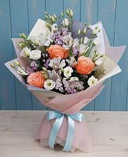 Букет цветов из:  Лизиантусы, Розы, Альстромерии и Гипсофила в Белогорске Кемеровской области