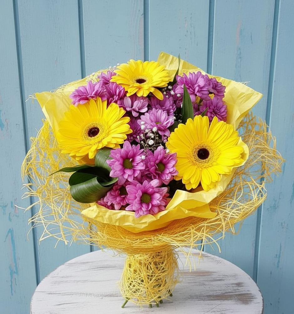 Букет цветов из: Хризантемы и Герберы в Белогорске Кемеровской области