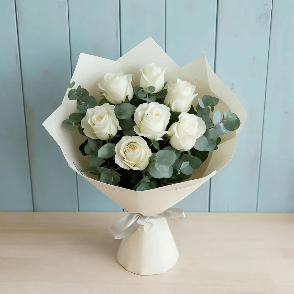 Букет Белые розы в Эвкалипте в Белогорске Кемеровской области