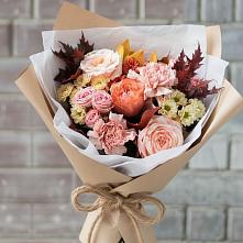 Букет цветов из:  Гвоздики, Хризантемы и Розы в Белогорске Кемеровской области