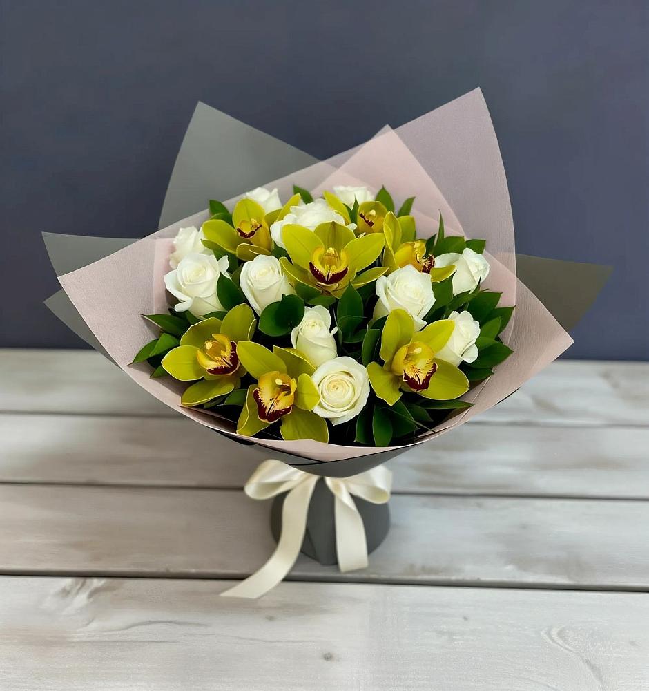 Букет цветов из: Орхидеи и Розы в Белогорске Кемеровской области