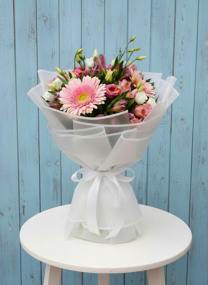 Букет цветов из: Герберы, Альстромерии и Лизиантусы в Белогорске Кемеровской области