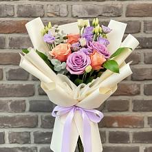 Букет цветов из:  Лизиантусы и Розы в Белогорске Кемеровской области