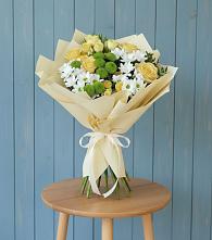 Букет цветов из:  Хризантемы и Розы в Белогорске Кемеровской области