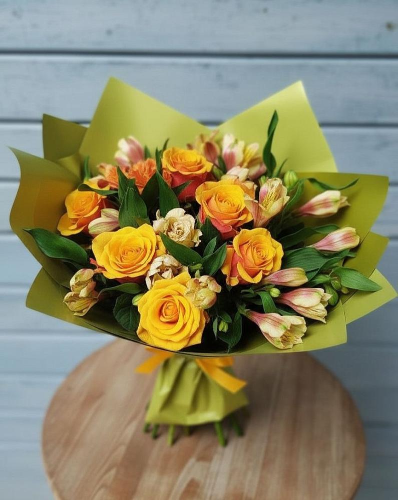 Букет цветов из: Альстромерии и Розы в Белогорске Кемеровской области