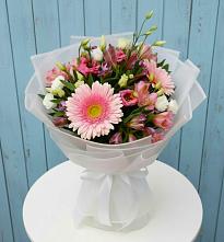 Букет цветов из:  Герберы, Альстромерии и Лизиантусы в Белогорске Кемеровской области