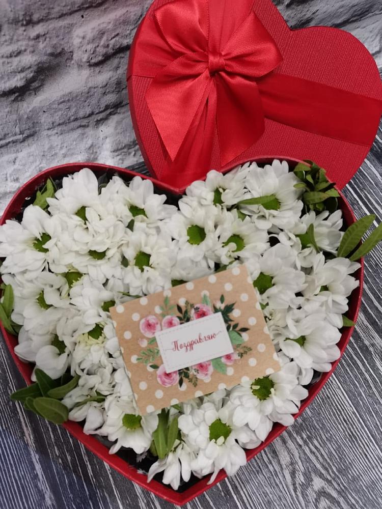 Цветочная композиция из Хризантемы в виде сердца в Белогорске Кемеровской области