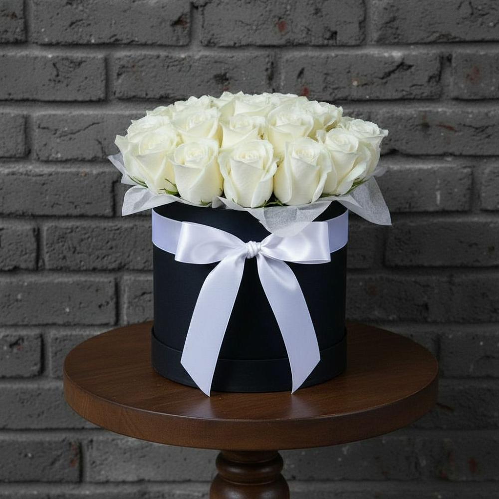 Цветочная композиция из Розы в шляпной коробке в Белогорске Кемеровской области