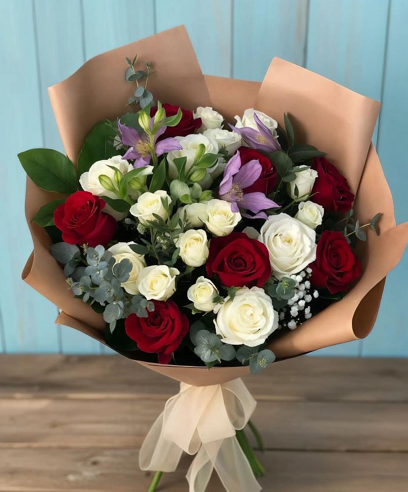 Букет цветов из: Розы и Альстромерии в Белогорске Кемеровской области