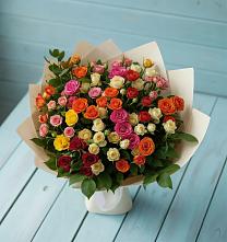 Букет Микс из разноцветных кустовых роз в Белогорске Кемеровской области