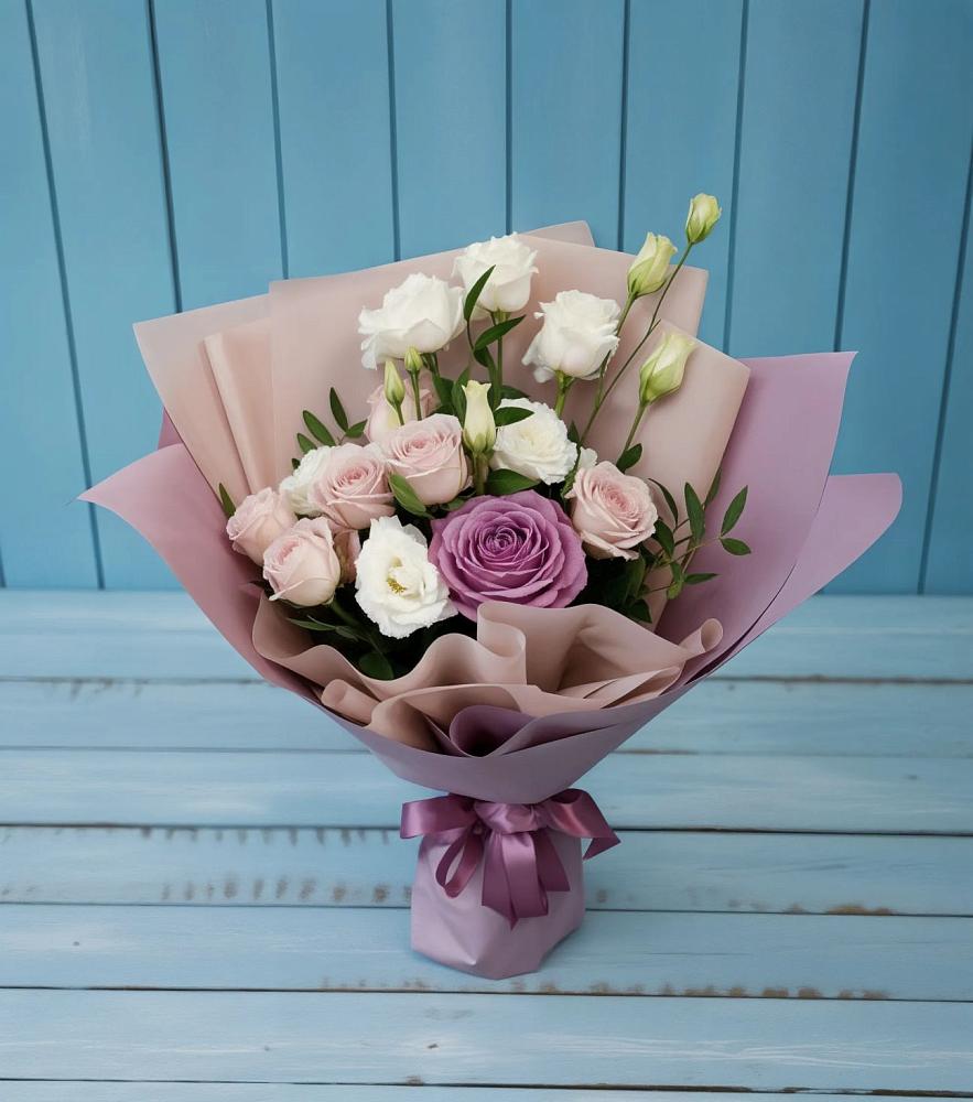 Букет цветов из: Розы и Лизиантусы в Белогорске Кемеровской области